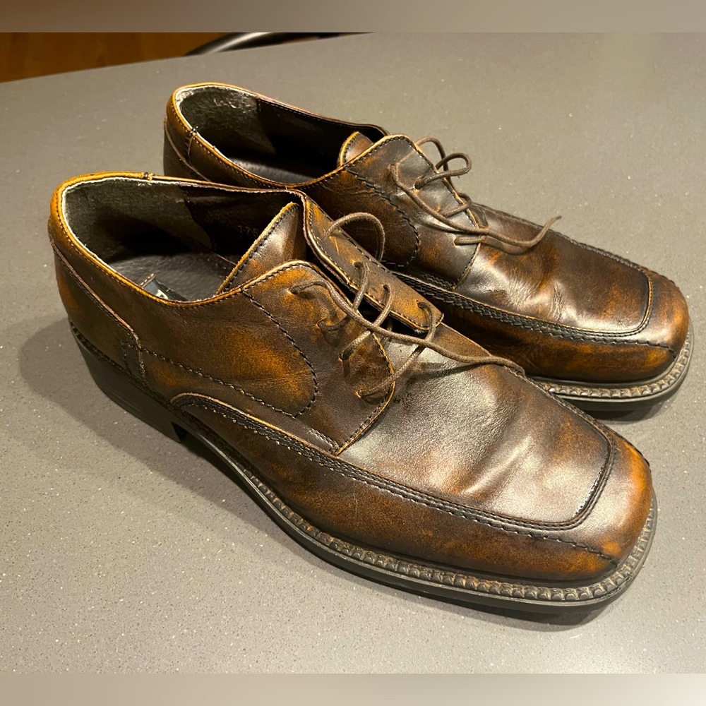 Mens size 11 Bass Shoes